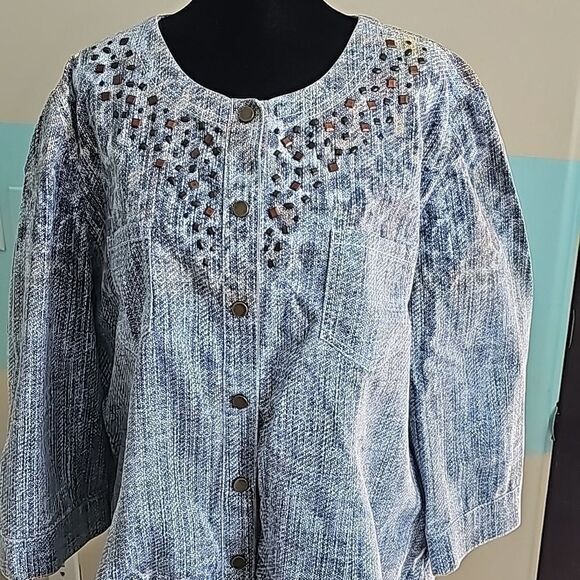 Chicos embellished lightweight snap front top size 3 - Picture 2 of 12